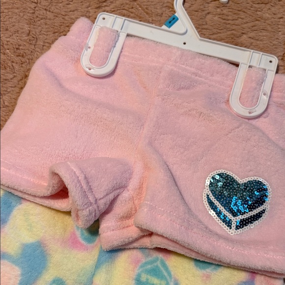 Kids Pajama Set with Heart Design - White and Multicolor size 5/6 - Picture 5 of 6